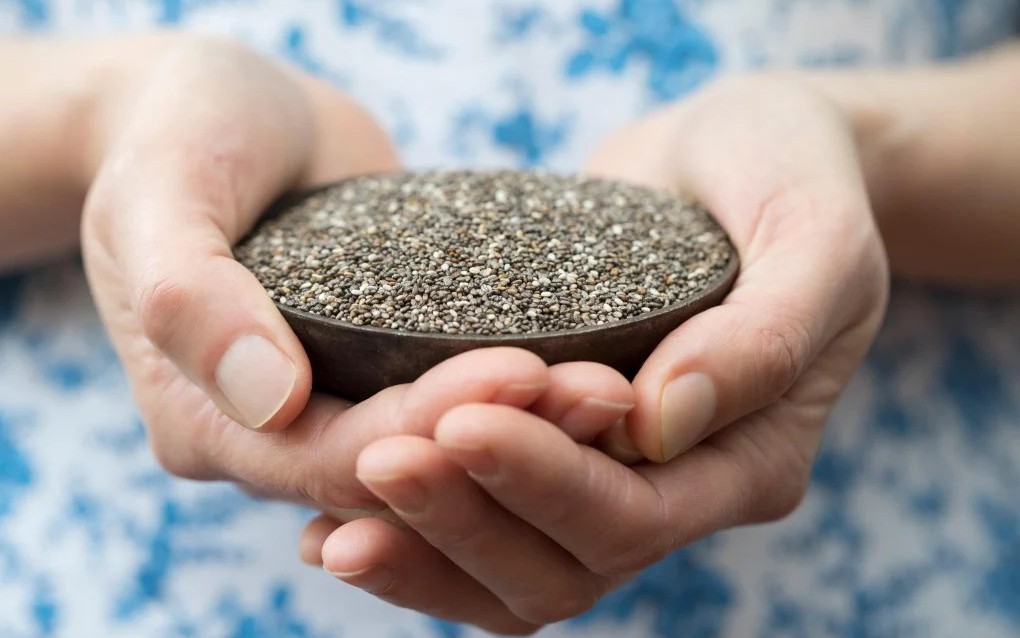 5 nhóm người nên thận trọng khi sử dụng hạt chia