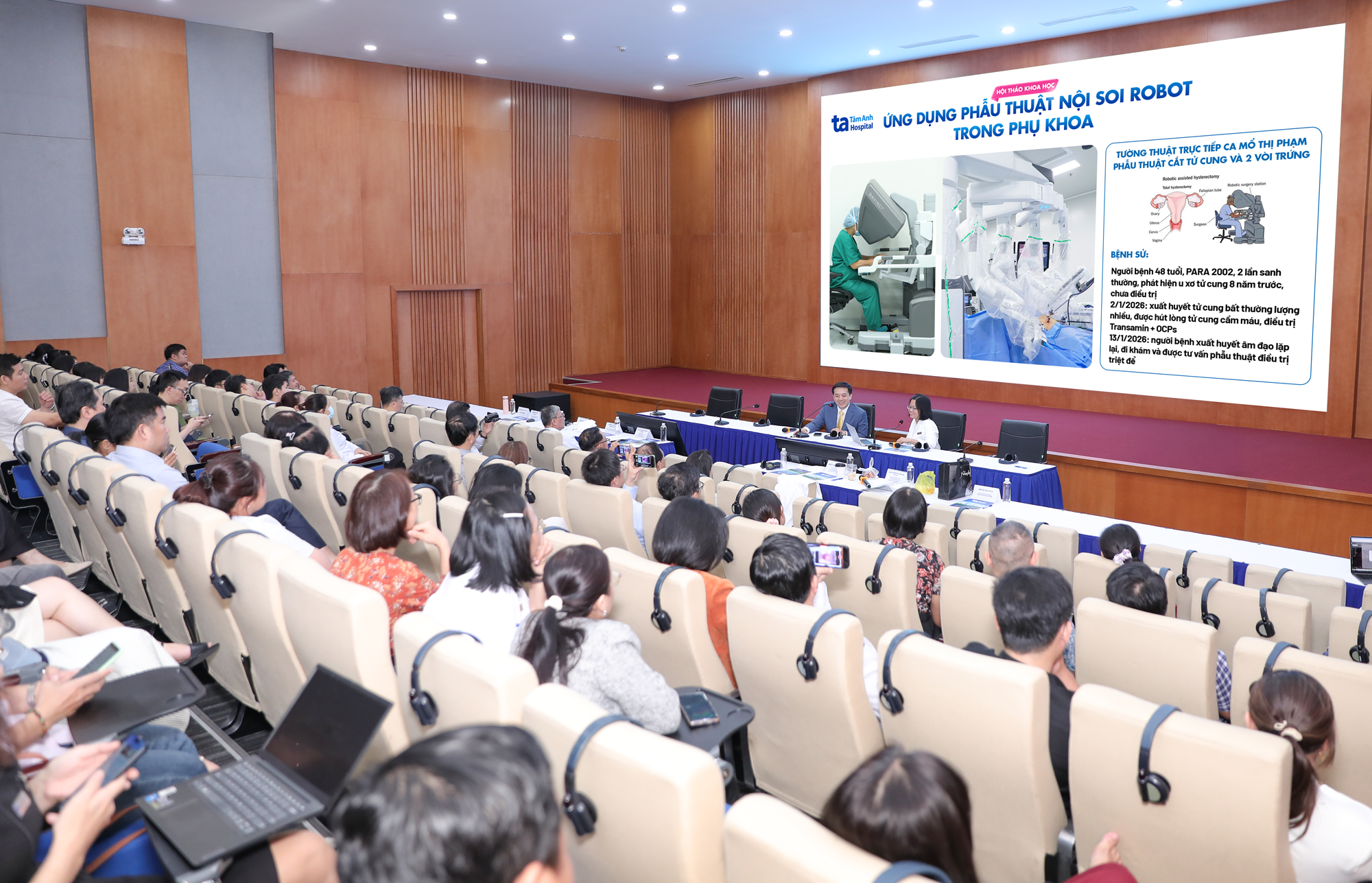 Gần 200 bác sĩ sản phụ khoa, ngoại khoa Việt Nam được huấn luyện phẫu thuật robot- Ảnh 1.