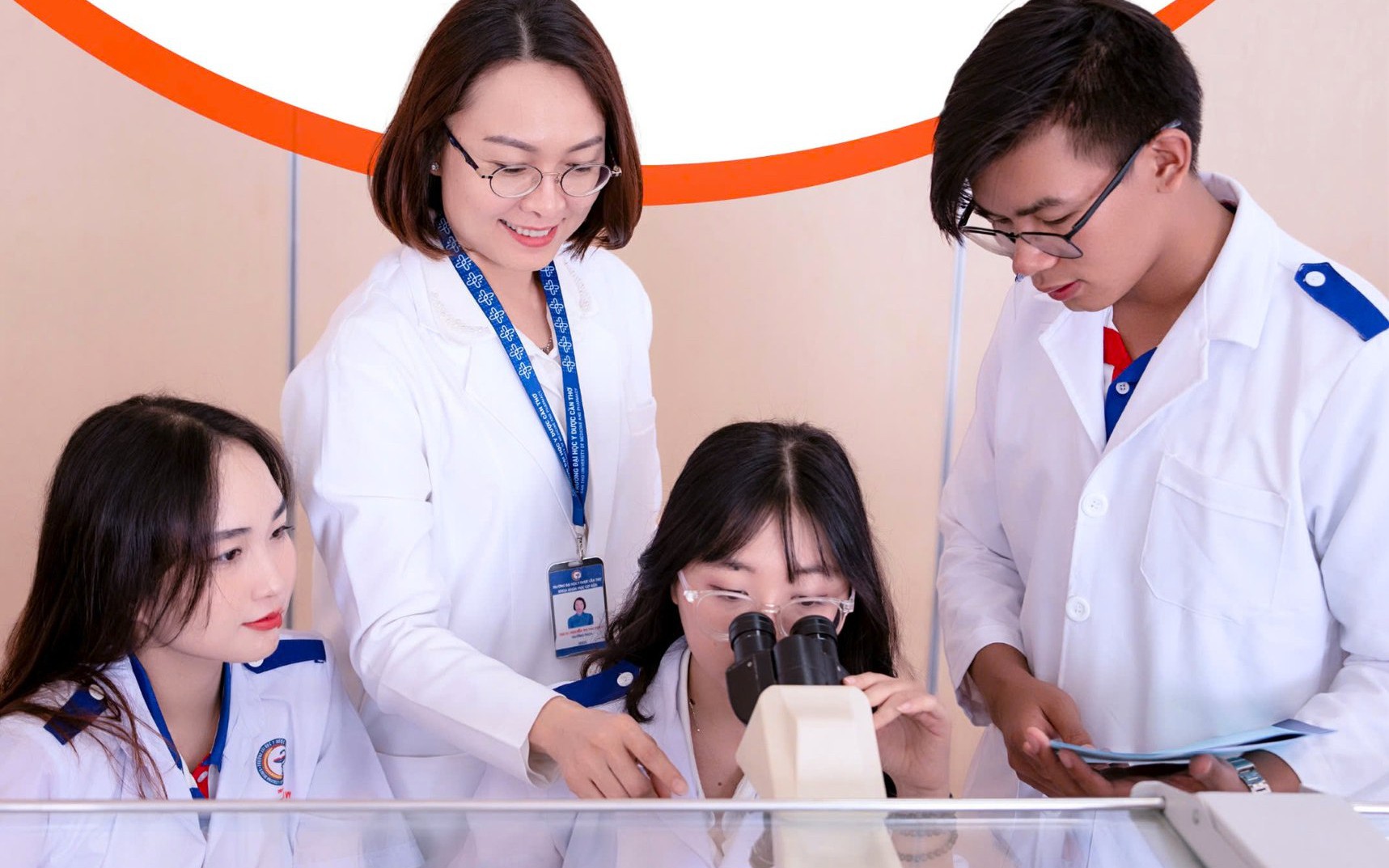 Thí sinh cần chuẩn bị gì khi theo đuổi khối ngành Sức khỏe năm 2026?- Ảnh 2.