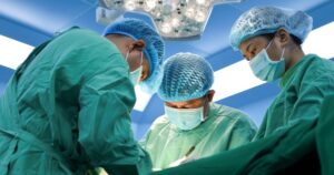 Phẫu thuật lấy viên sỏi bàng quang ‘khủng’ bằng quả trứng ngỗng