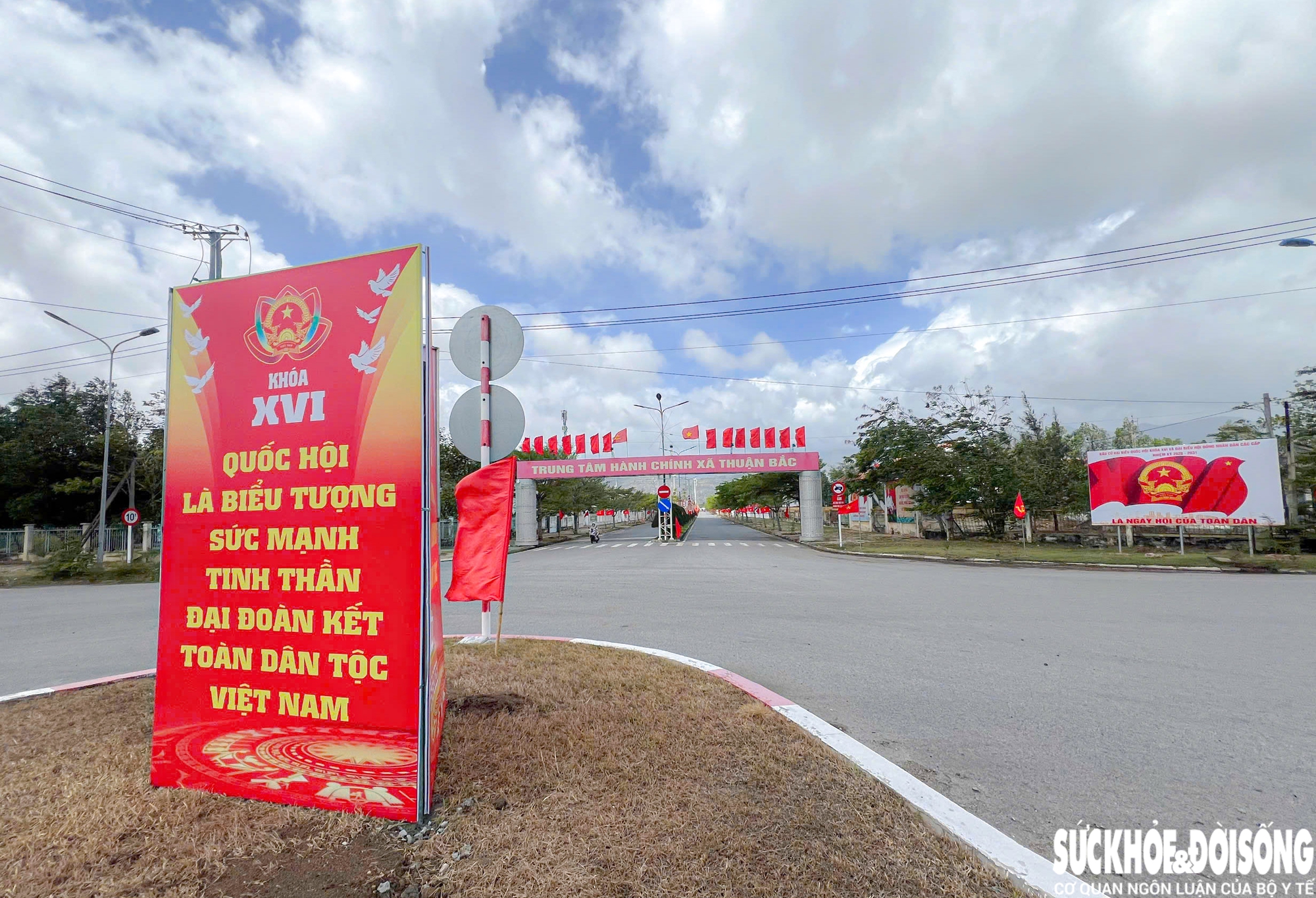 Khắp nẻo đường ở Khánh Hòa rộn ràng trước ngày bầu cử- Ảnh 8.