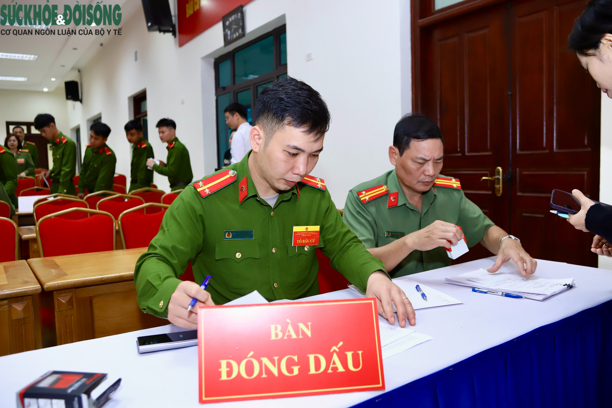 Đưa hòm phiếu tới bệnh viện: Những lá phiếu tín nhiệm từ giường bệnh- Ảnh 7.