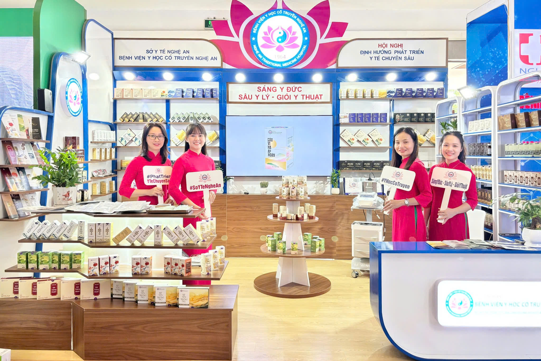 Bệnh viện Y học cổ truyền Nghệ An: 62 năm tự hào và khát vọng vươn xa- Ảnh 5. Bệnh viện Y học cổ truyền Nghệ An: 62 năm tự hào và khát vọng vươn xa- Ảnh 5.