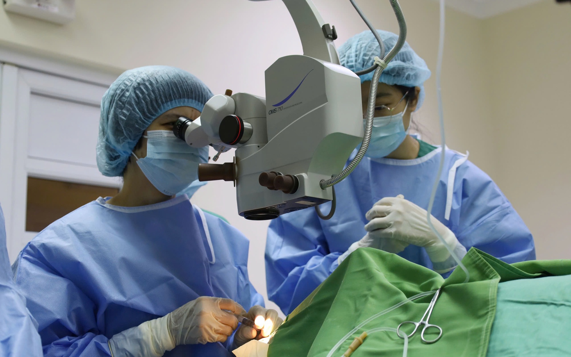 Cứu sống người đàn ông bị thủng đường tiêu hóa nhiều lần ở Quảng Ninh- Ảnh 3.