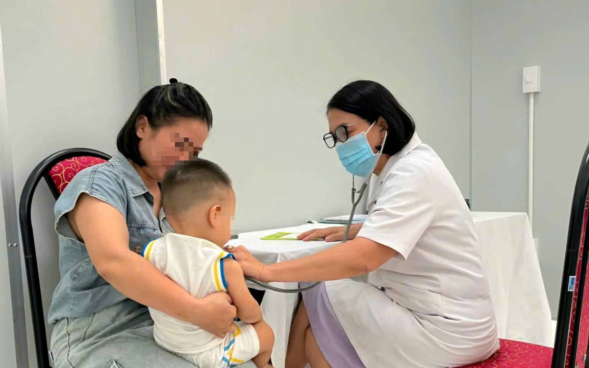 Tay chân miệng vào mùa dễ lây lan, nhận diện nguy cơ và cách phòng bệnh cho trẻ