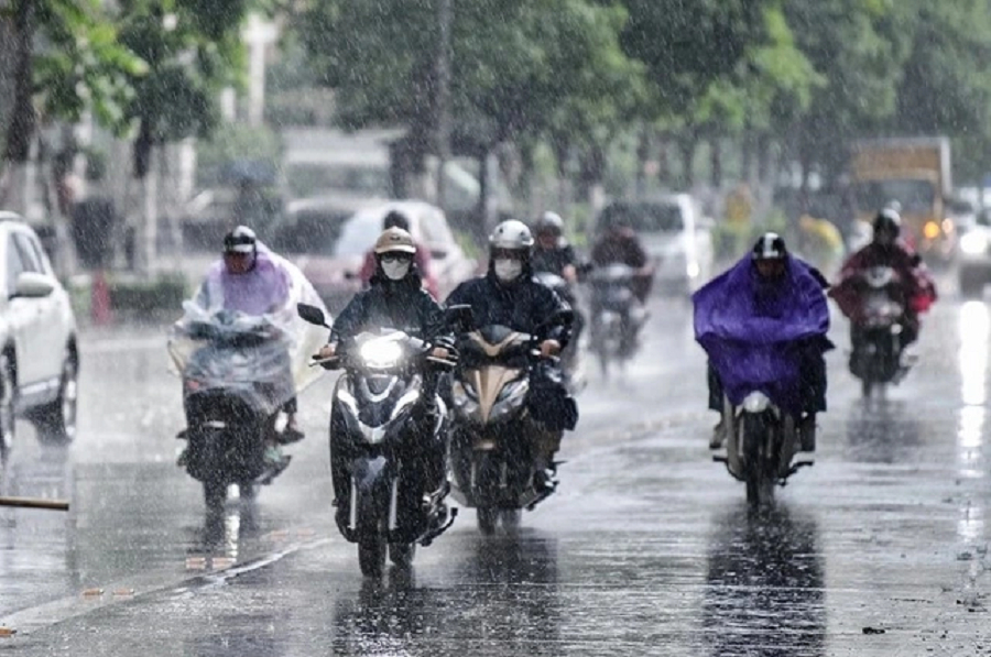 Nhiều khu vực chuyển mưa dông từ chiều tối nay, cảnh báo lũ quét và sạt lở đất.- Ảnh 1.