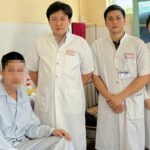 Nội soi gắp 3 bàn chải đánh răng trong bụng nam thanh niên