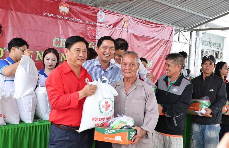 Hỗ trợ gần 897 tỷ đồng cho người nghèo từ phong trào “Tết Nhân ái” 2026- Ảnh 1.