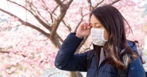 Viêm kết mạc mùa xuân dùng thuốc và chăm sóc như thế nào?