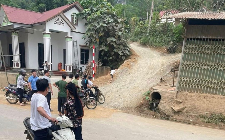 Bắt nguyên cán bộ Ủy ban Kiểm tra Tỉnh ủy Hòa Bình (cũ) - Ảnh 2.