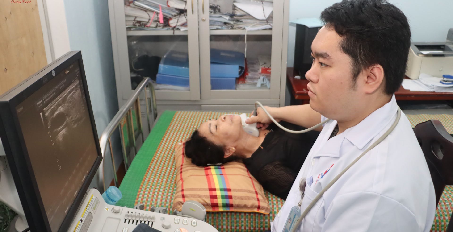 Đưa kỹ thuật tầm soát ung thư về tận cơ sở, hơn 450 người dân được khám miễn phí- Ảnh 3. Đưa kỹ thuật tầm soát ung thư về tận cơ sở, hơn 450 người dân được khám miễn phí- Ảnh 3.