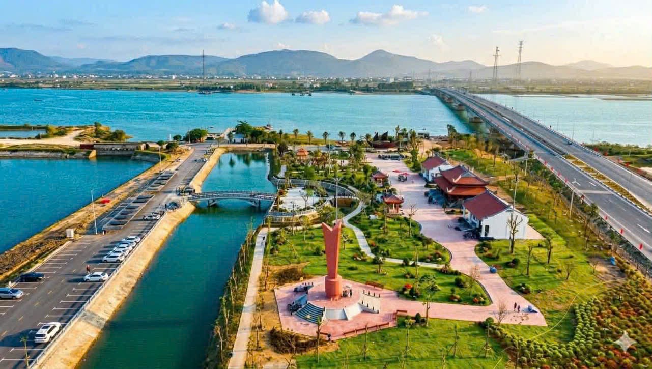Chiêm ngưỡng Di tích Bến phà Gianh: 'Tọa độ lửa' xưa khoác lên mình diện mạo mới- Ảnh 1. Chiêm ngưỡng Di tích Bến phà Gianh: 'Tọa độ lửa' xưa khoác lên mình diện mạo mới- Ảnh 1.