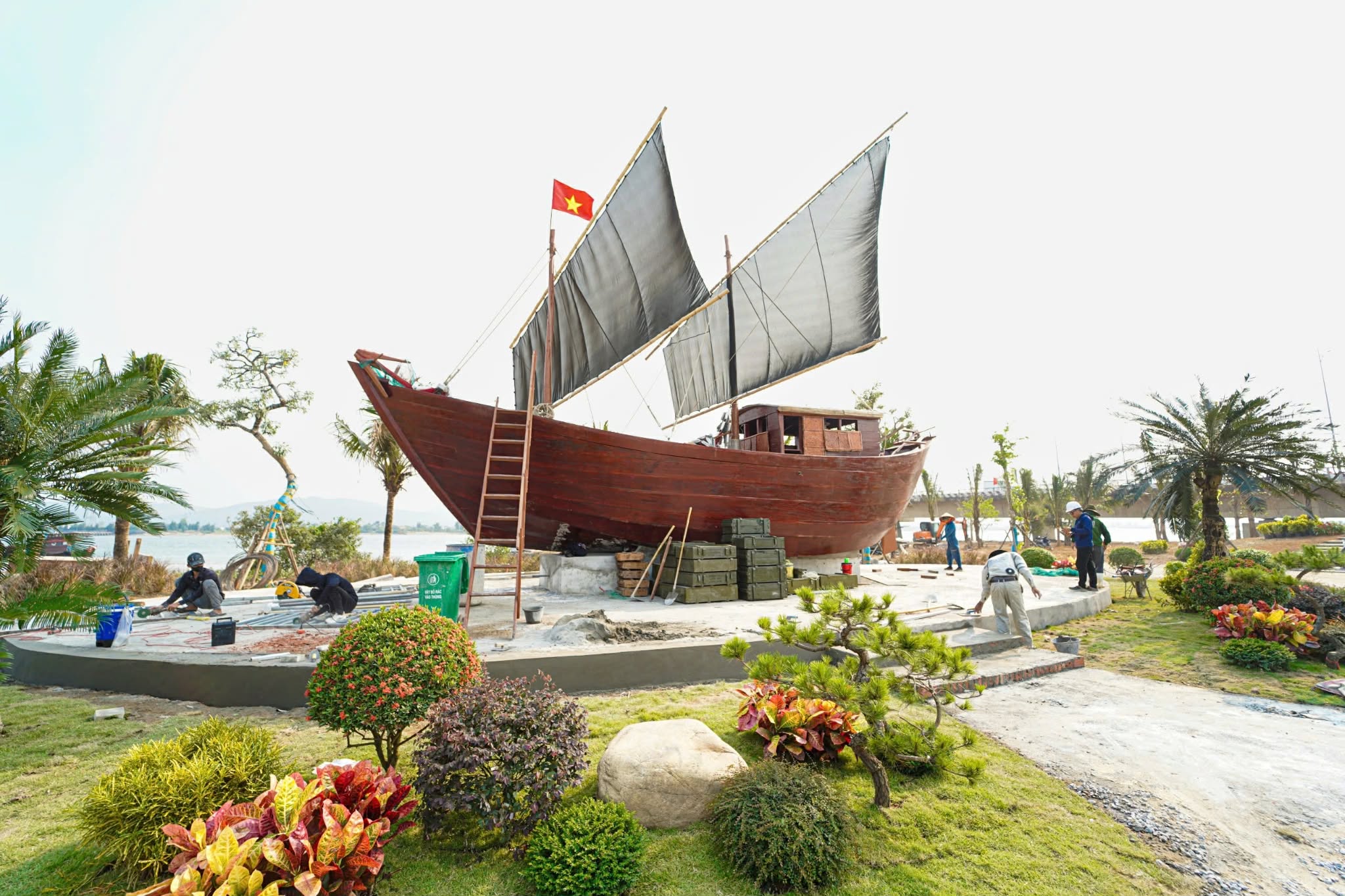 Chiêm ngưỡng Di tích Bến phà Gianh: 'Tọa độ lửa' xưa khoác lên mình diện mạo mới- Ảnh 4. Chiêm ngưỡng Di tích Bến phà Gianh: 'Tọa độ lửa' xưa khoác lên mình diện mạo mới- Ảnh 4.