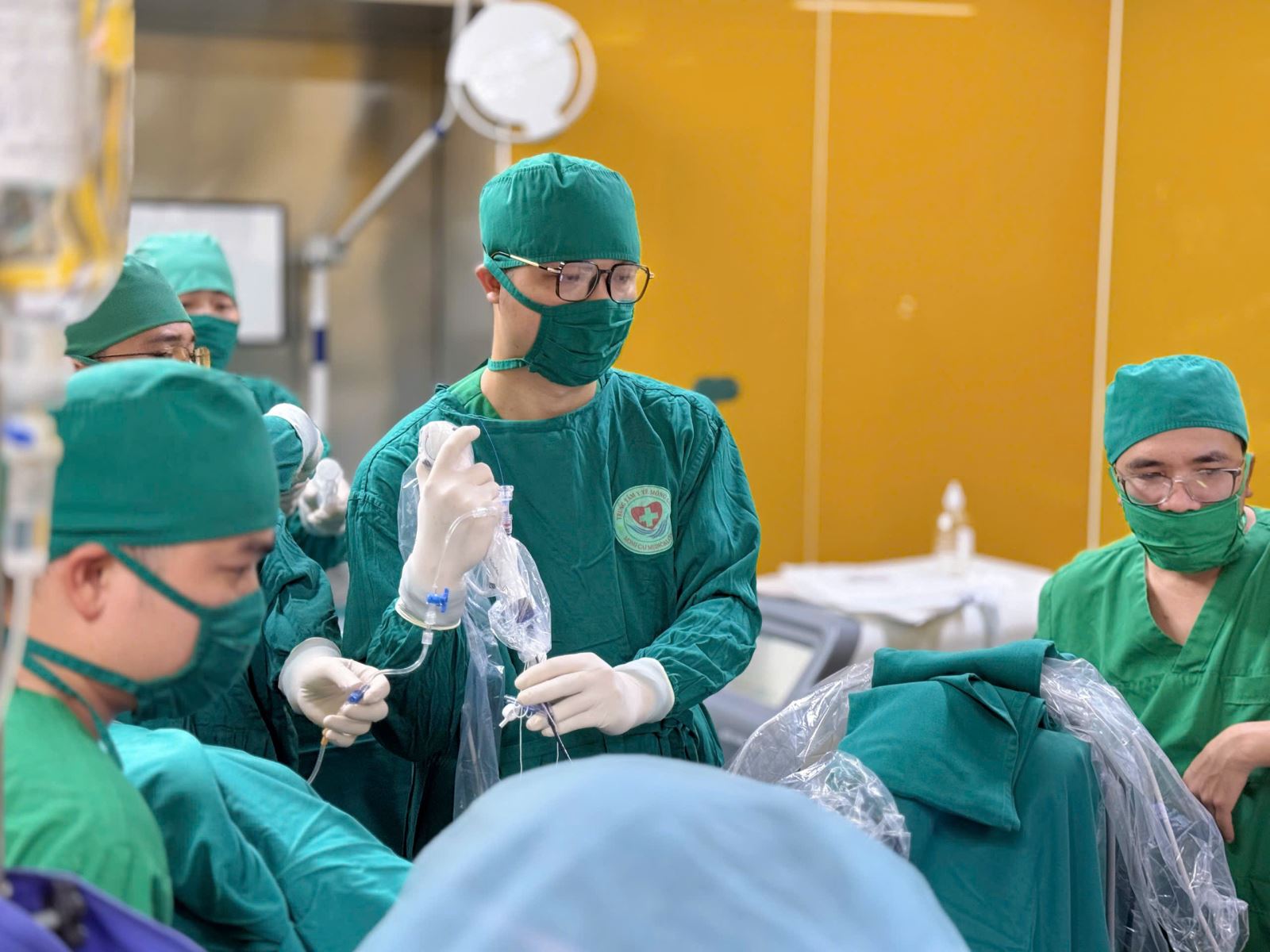 Phối hợp liên viện, cứu sống bệnh nhân đứt động mạch cánh tay- Ảnh 1. Phối hợp liên viện, cứu sống bệnh nhân đứt động mạch cánh tay- Ảnh 1.