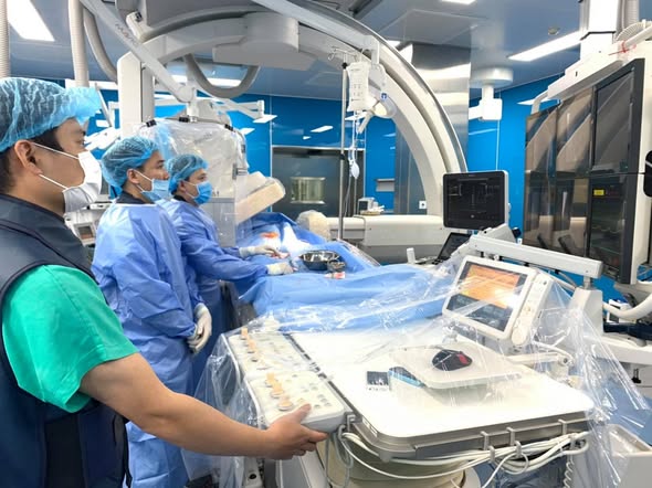 Can thiệp tim mạch thành công cho 3 bệnh nhi mắc tim bẩm sinh
- Ảnh 1.