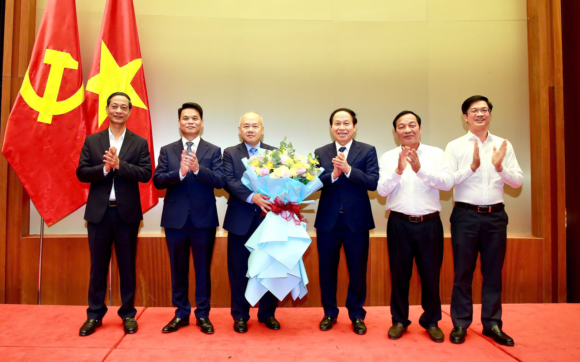 Ông Đỗ Thành Trung làm Chủ tịch UBND TP Hải Phòng- Ảnh 2.