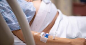 Virus Ebola có ảnh hưởng đến phụ nữ mang thai và cho con bú không?