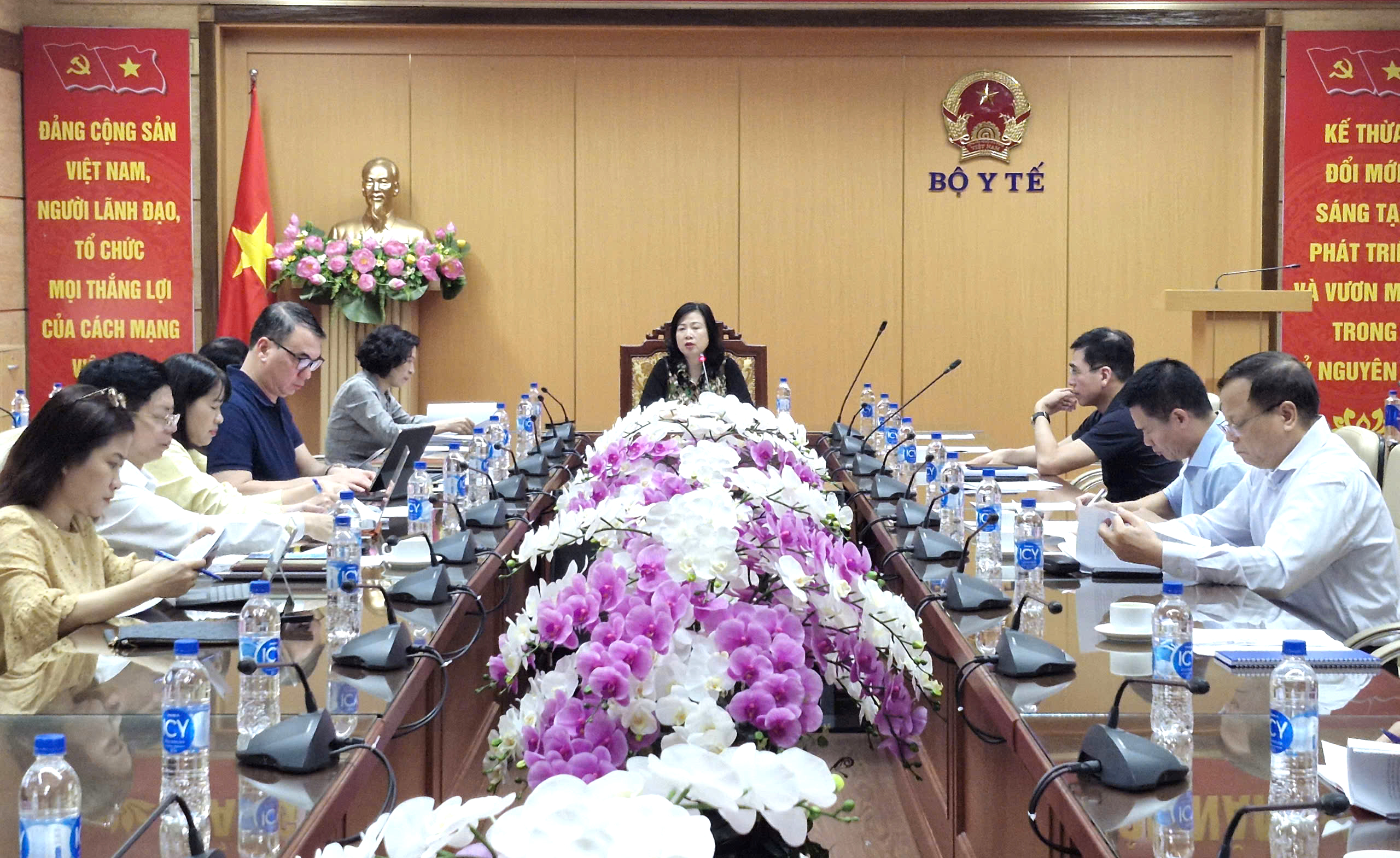 Thúc đẩy hoàn thiện thể chế triển khai khám sức khỏe định kỳ hoặc khám sàng lọc miễn phí cho người dân- Ảnh 2. Thúc đẩy hoàn thiện thể chế triển khai khám sức khỏe định kỳ hoặc khám sàng lọc miễn phí cho người dân- Ảnh 2.