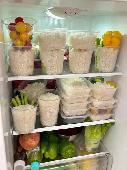 Cảnh báo trào lưu nấu cơm để tủ lạnh ăn dần: Lợi ích bị thổi phồng, tiềm ẩn nguy cơ cho sức khỏe- Ảnh 1. Cảnh báo trào lưu nấu cơm để tủ lạnh ăn dần: Lợi ích bị thổi phồng, tiềm ẩn nguy cơ cho sức khỏe- Ảnh 1.