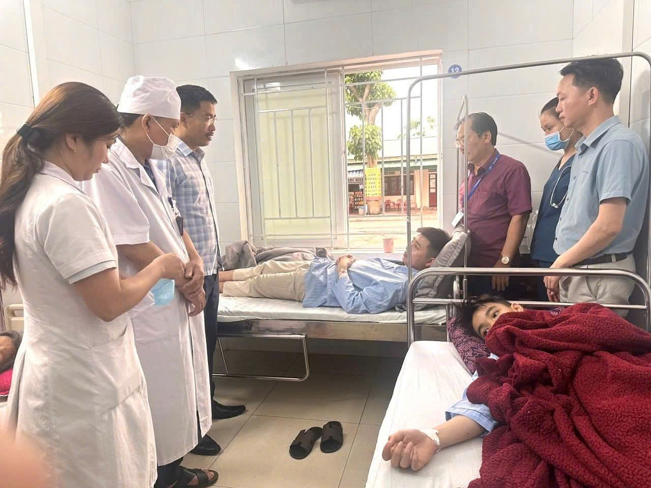Nghệ An kêu gọi người từng mua bánh mì Quỳnh theo dõi sức khỏe sau vụ nghi ngộ độc thực phẩm- Ảnh 2. Nghệ An kêu gọi người từng mua bánh mì Quỳnh theo dõi sức khỏe sau vụ nghi ngộ độc thực phẩm- Ảnh 2.
