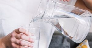 Triệu chứng ngộ độc rượu diễn tiến như thế nào và sai lầm cần tránh khi “giải rượu”