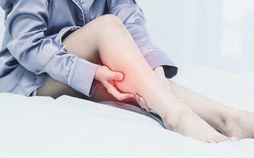 Vì sao phụ nữ cần bổ sung canxi sớm hơn, không chờ đến tuổi mãn kinh?- Ảnh 2. Xương kêu răng rắc cảnh báo thiếu canxi, đừng bỏ qua 5 triệu chứng này