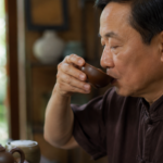 Caffeine trong trà có làm tăng nguy cơ loãng xương?
