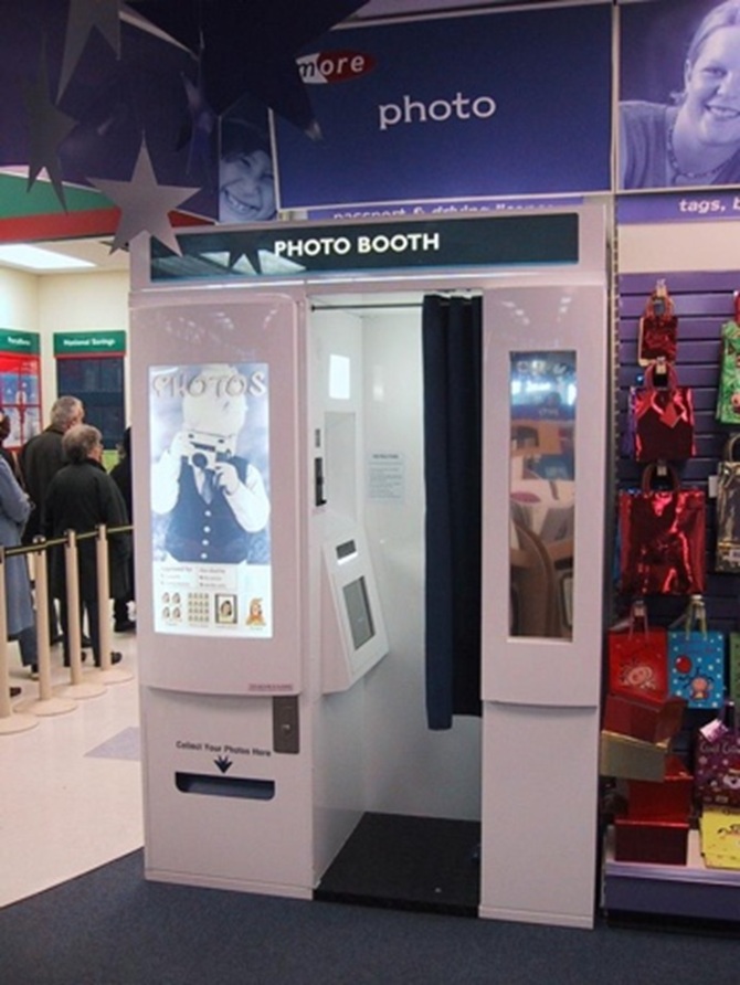 Cảnh báo lộ dữ liệu cá nhân từ dịch vụ photobooth dùng mã QR- Ảnh 1. Cảnh báo lộ dữ liệu cá nhân từ dịch vụ photobooth dùng mã QR- Ảnh 1.