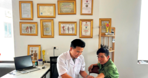 Y sĩ với tâm huyết ‘giữ lửa’ y học cổ truyền