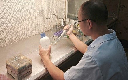 5 món ăn – bài thuốc từ đông trùng hạ thảo- Ảnh 3. Nhà khoa học Việt nuôi đông trùng hạ thảo giàu hoạt chất trên sâu chít