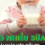 Bé trai nhập viện vì uống nhiều sữa tươi, bác sĩ lưu ý các sai lầm khi cho trẻ uống sữa