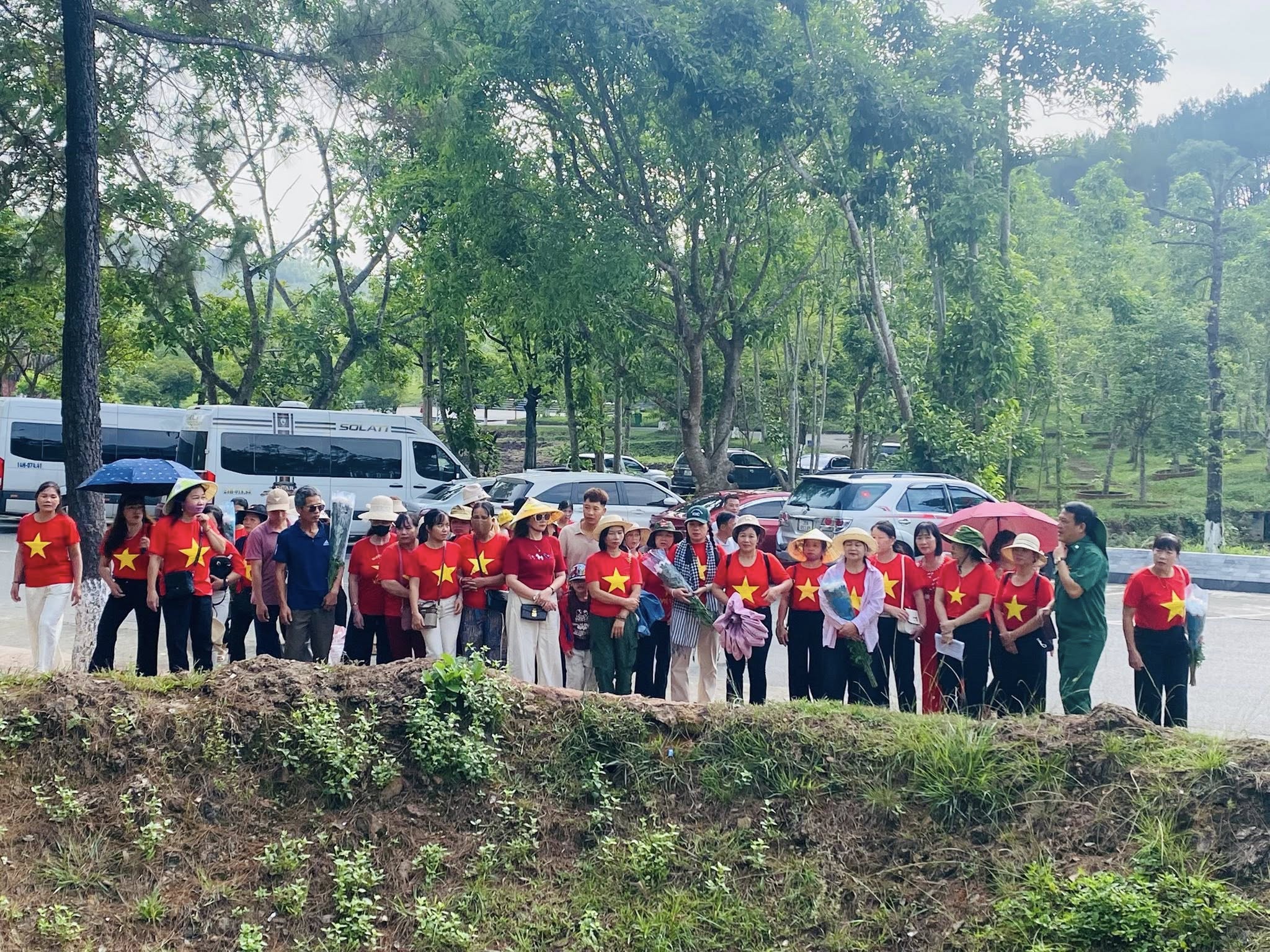Tri ân tại Ngã ba Đồng Lộc- Ảnh 6. Tri ân tại Ngã ba Đồng Lộc- Ảnh 6.