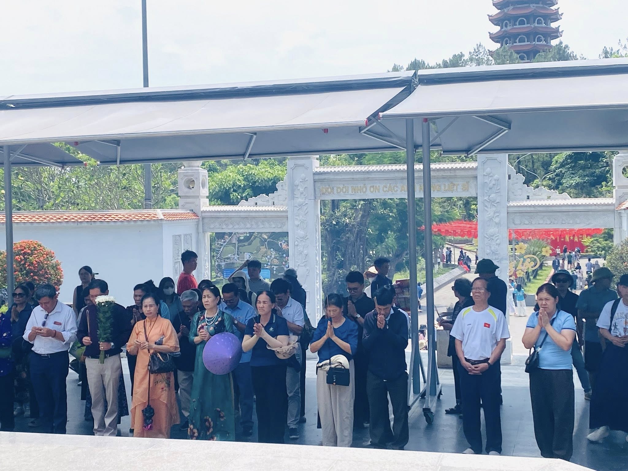 Tri ân tại Ngã ba Đồng Lộc- Ảnh 14. Tri ân tại Ngã ba Đồng Lộc- Ảnh 14.