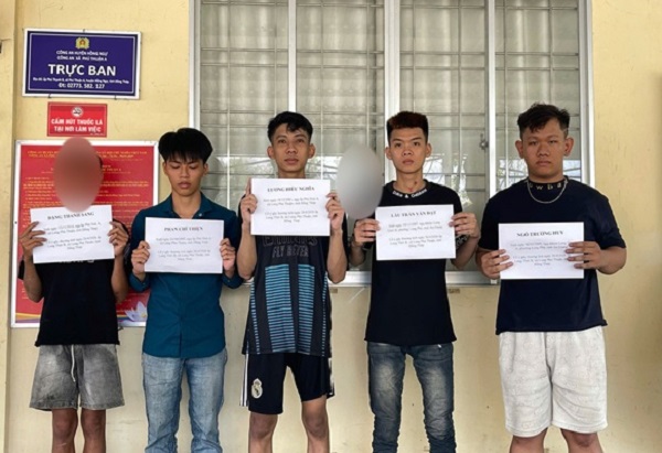 Sau cuộc nhậu, nhóm thanh thiếu niên mang dao đi giải quyết mâu thuẫn, người vô can lãnh hậu quả- Ảnh 1. Sau cuộc nhậu, nhóm thanh thiếu niên mang dao đi giải quyết mâu thuẫn, người vô can lãnh hậu quả- Ảnh 1.