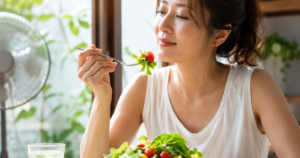 Nắng nóng kéo dài: 4 cách ăn uống giúp cơ thể dễ chịu hơn