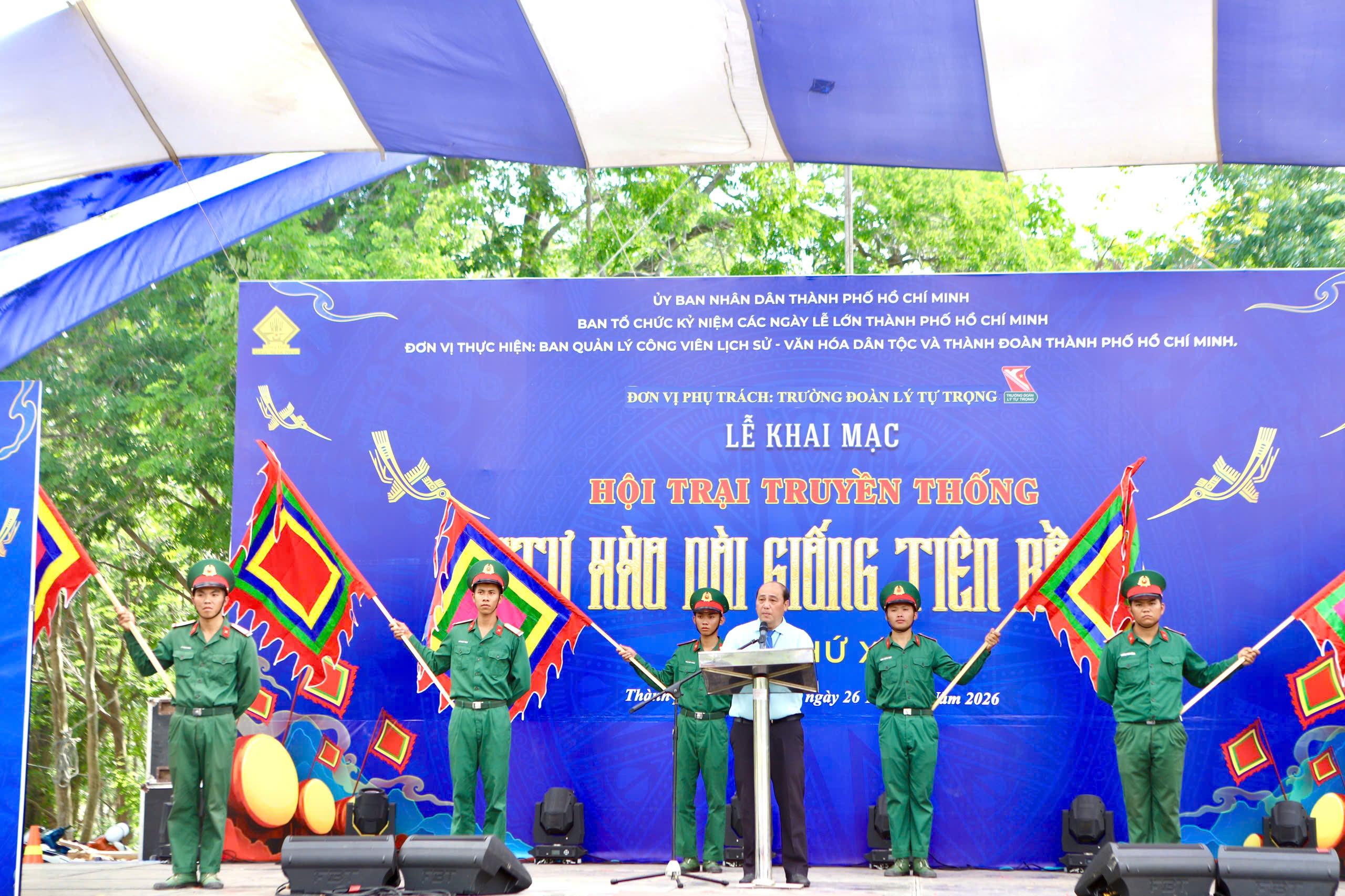 Khai mạc Hội trại truyền thống 'Tự hào nòi giống Tiên Rồng'- Ảnh 5. Khai mạc Hội trại truyền thống 'Tự hào nòi giống Tiên Rồng'- Ảnh 5.