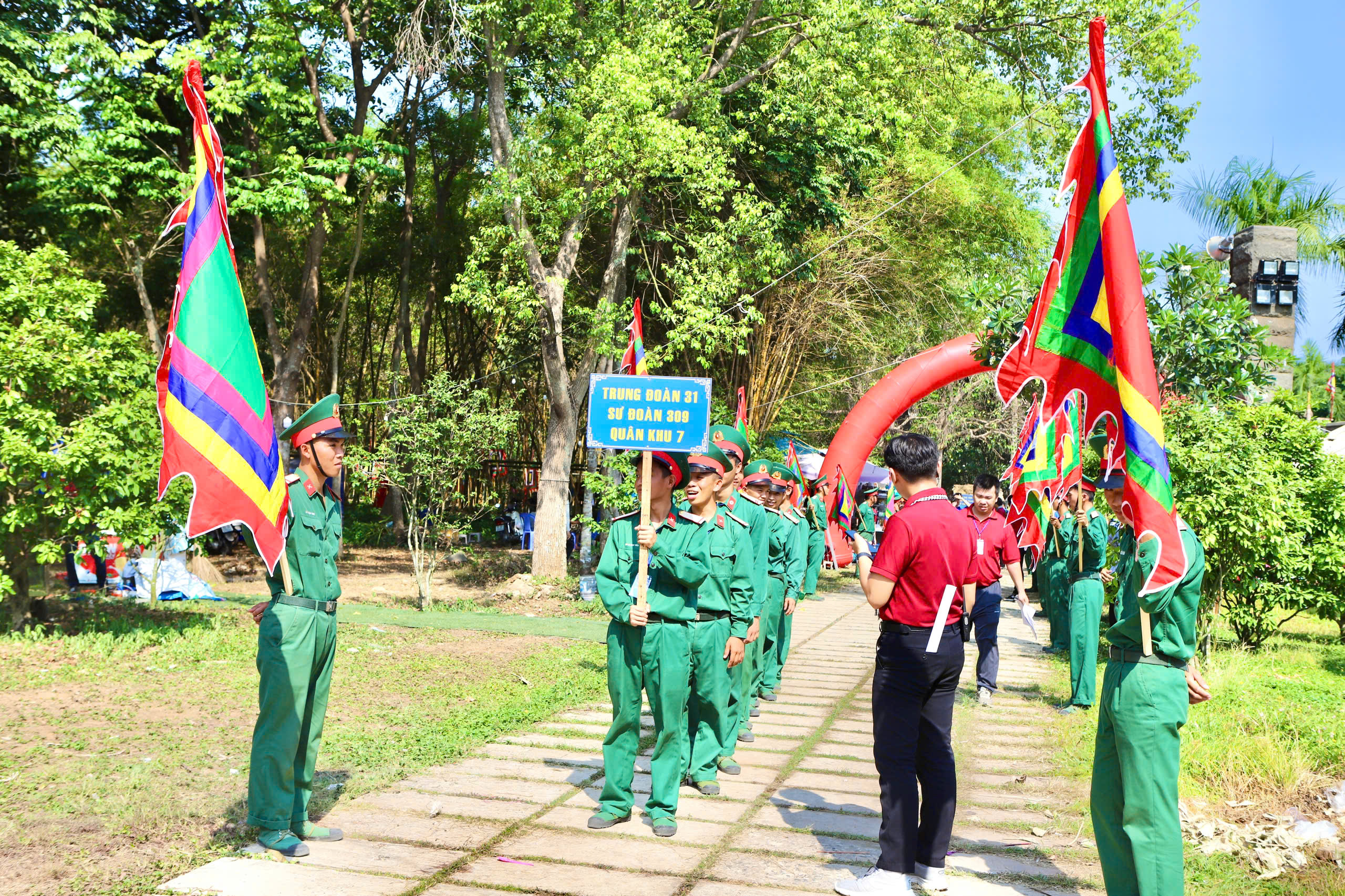 Khai mạc Hội trại truyền thống 'Tự hào nòi giống Tiên Rồng'- Ảnh 2. Khai mạc Hội trại truyền thống 'Tự hào nòi giống Tiên Rồng'- Ảnh 2.