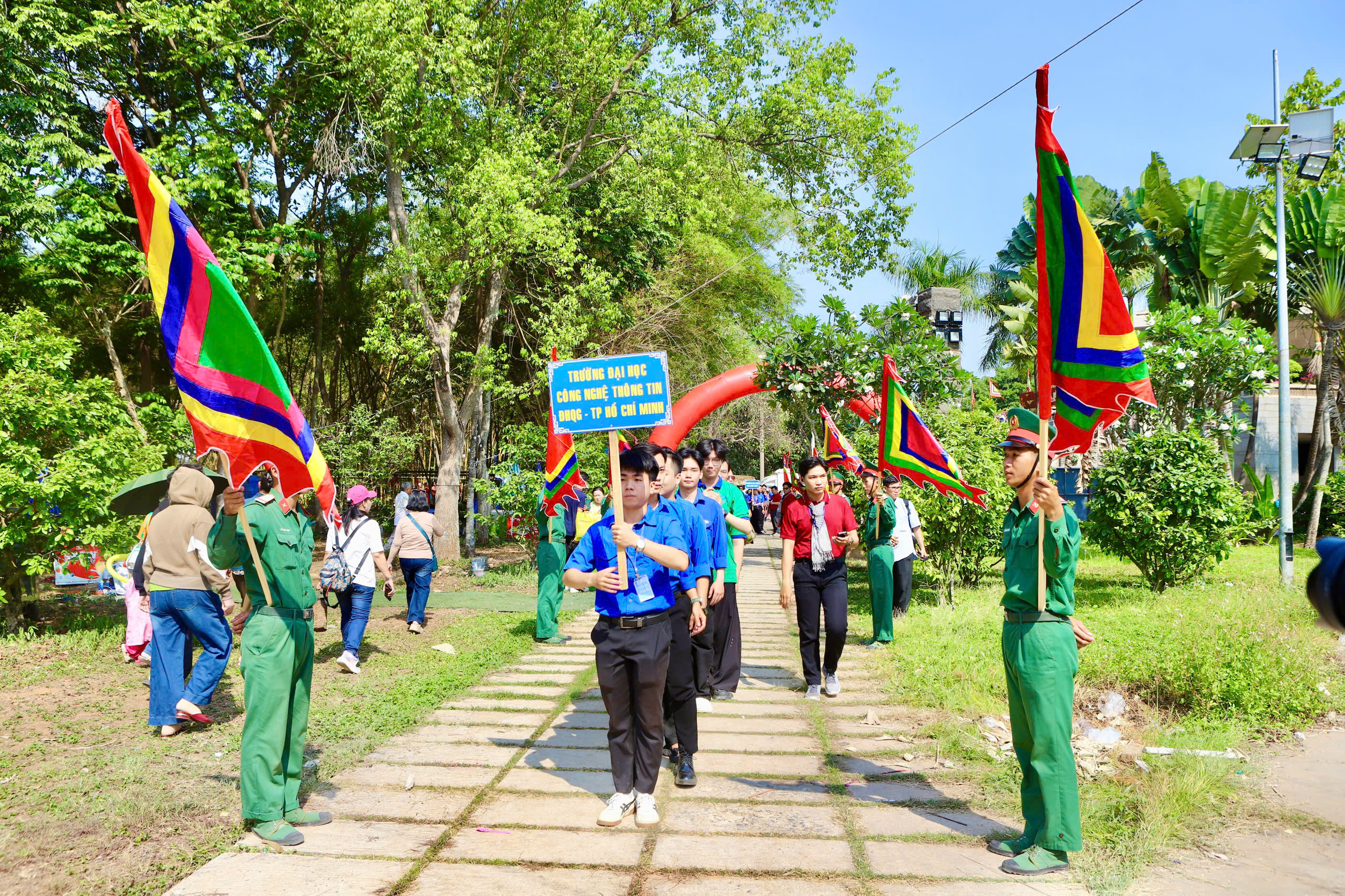 Khai mạc Hội trại truyền thống 'Tự hào nòi giống Tiên Rồng'- Ảnh 3. Khai mạc Hội trại truyền thống 'Tự hào nòi giống Tiên Rồng'- Ảnh 3.