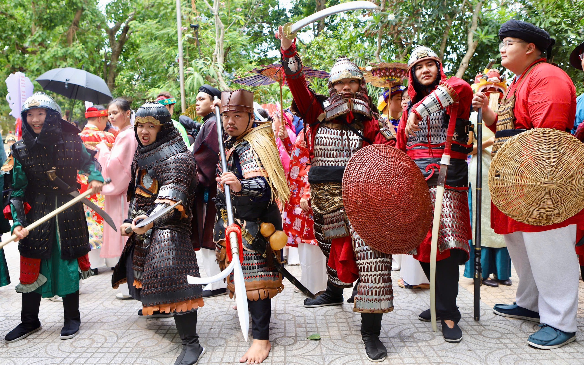 Lãnh đạo TPHCM và người dân dâng hương tưởng niệm các Vua Hùng
