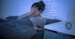 Nửa đêm tỉnh giấc vã mồ hôi, tim đập thình thịch, cẩn trọng thận hư