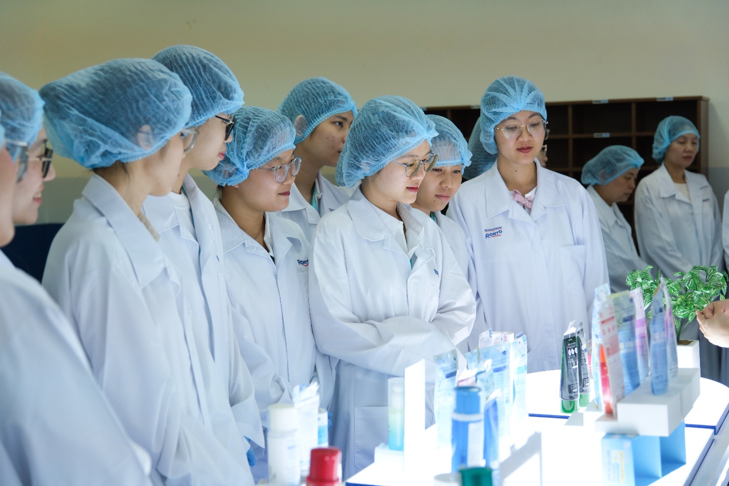 photo-1777455384988-1777455385312537847393-1 Rohto-Mentholatum Việt Nam 2026: Đồng hành, truyền cảm hứng cho các tài năng trẻ trong hành trình 30 năm rực rỡ- Ảnh 3.