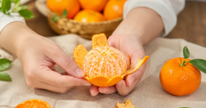 Điều gì xảy ra khi người cao tuổi duy trì thói quen ăn cam?