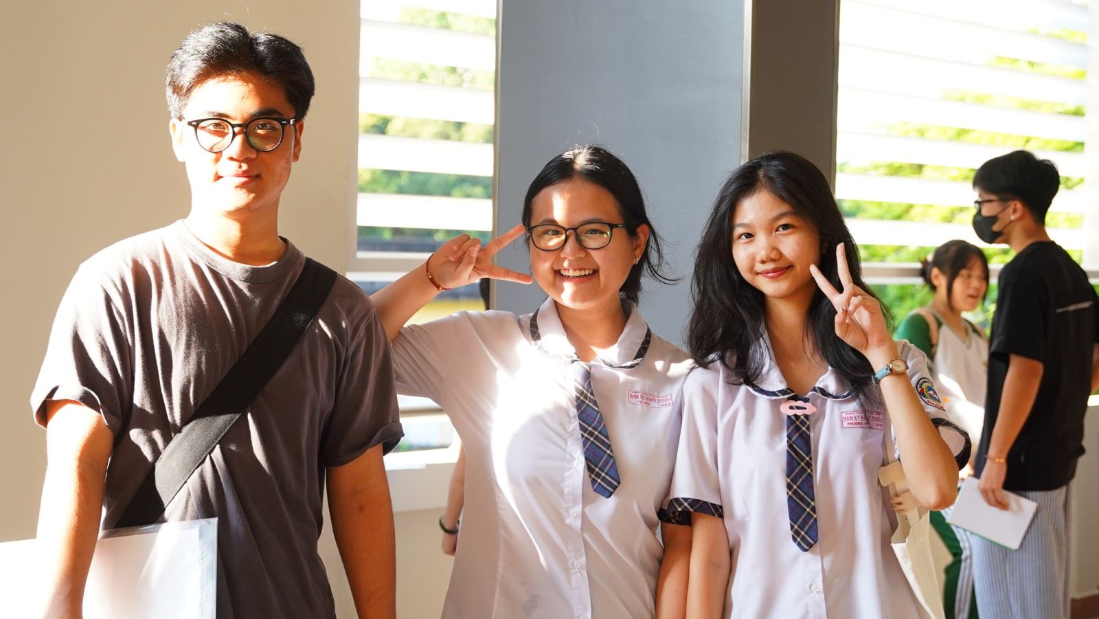 Học sinh TP Hồ Chí Minh được hỗ trợ cấp căn cước trong dịp cao điểm- Ảnh 1.