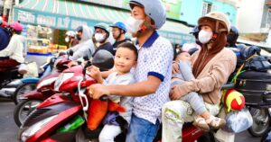 Phà Cát Lái ùn ứ khi người dân quay lại TPHCM sau kỳ nghỉ lễ 30/4 – 1/5