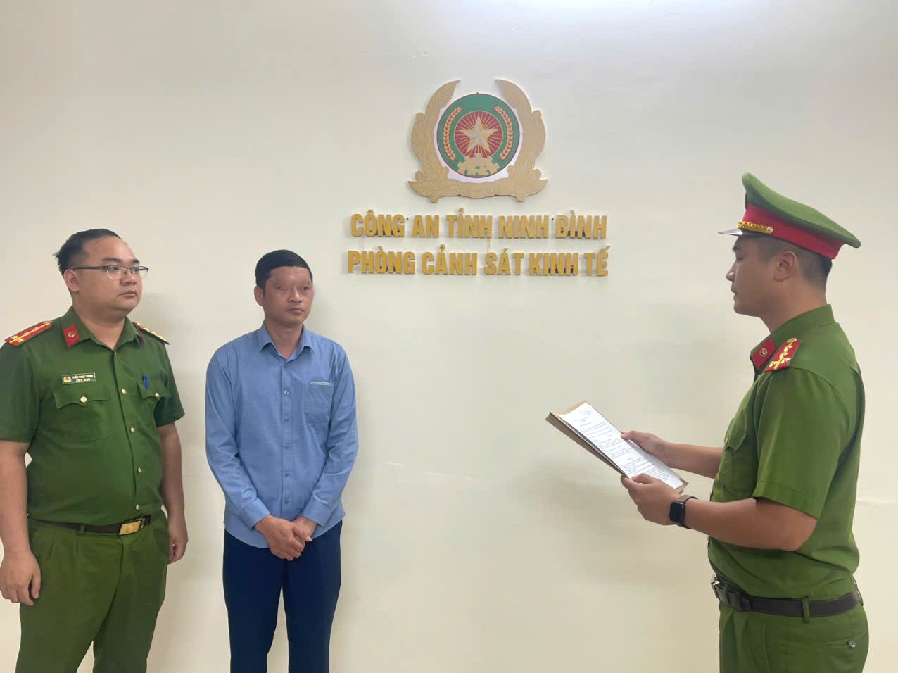 1-1778051265138297210232-1 Khởi tố cán bộ xã chiếm đoạt tiền từ thiện hỗ trợ thiên tai của người dân- Ảnh 1.