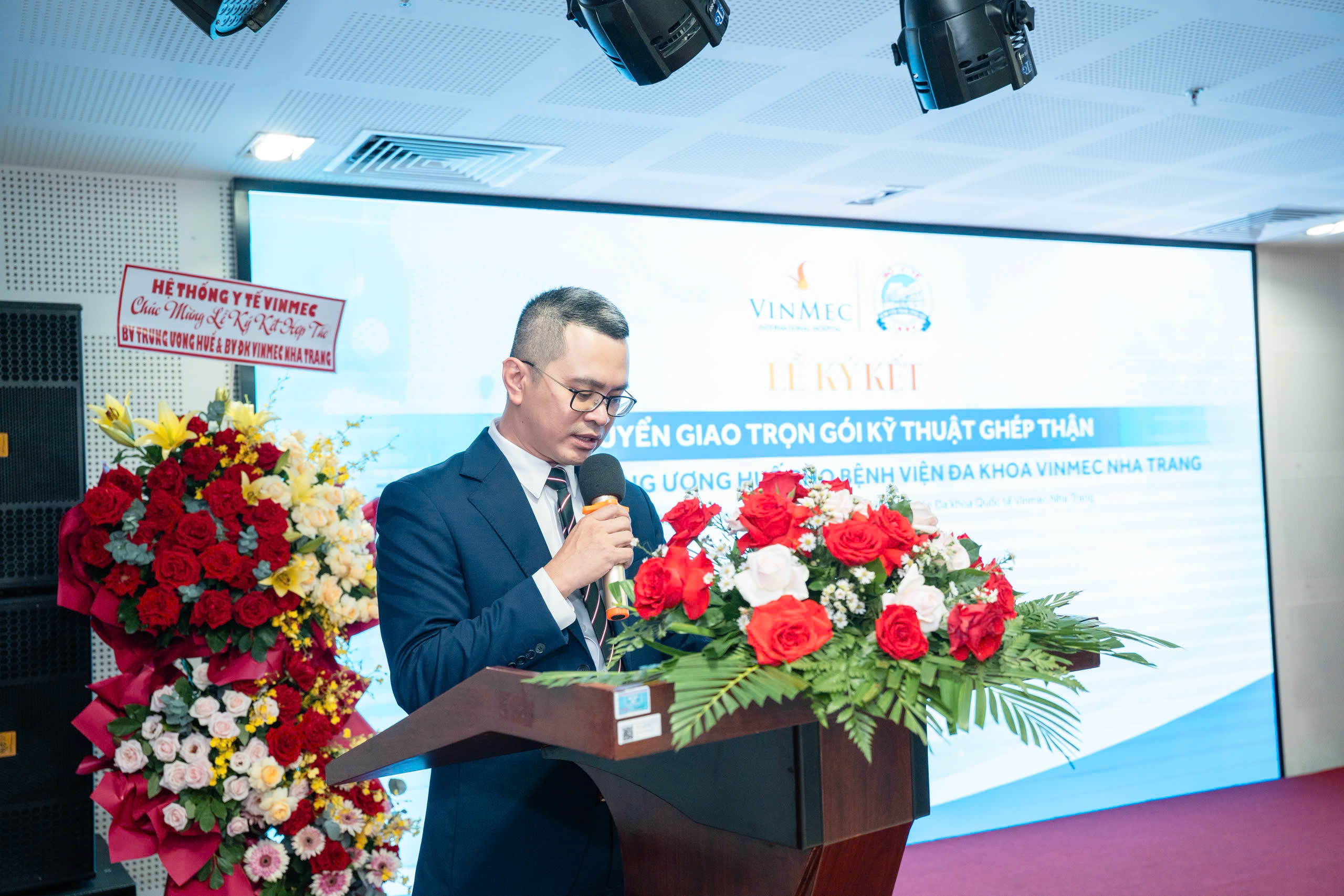 Bệnh viện Trung ương Huế chuyển giao kỹ thuật ghép thận cho Vinmec Nha Trang, mở ra cơ hội điều trị chuyên sâu ngay tại địa phương- Ảnh 2.