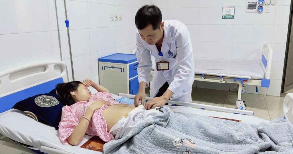 Báo động đỏ toàn viện cứu mẹ con sản phụ