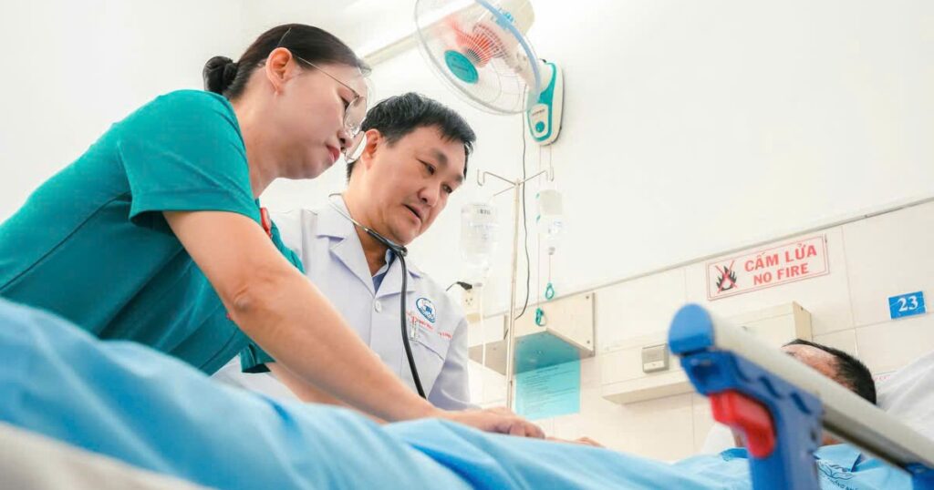 Cứu sống nam shipper bị đâm xuyên tim, thủng phổi trái tại TPHCM