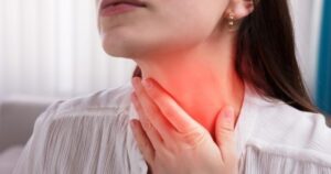 4 bí quyết giúp bạn nằm máy lạnh không bị đau họng