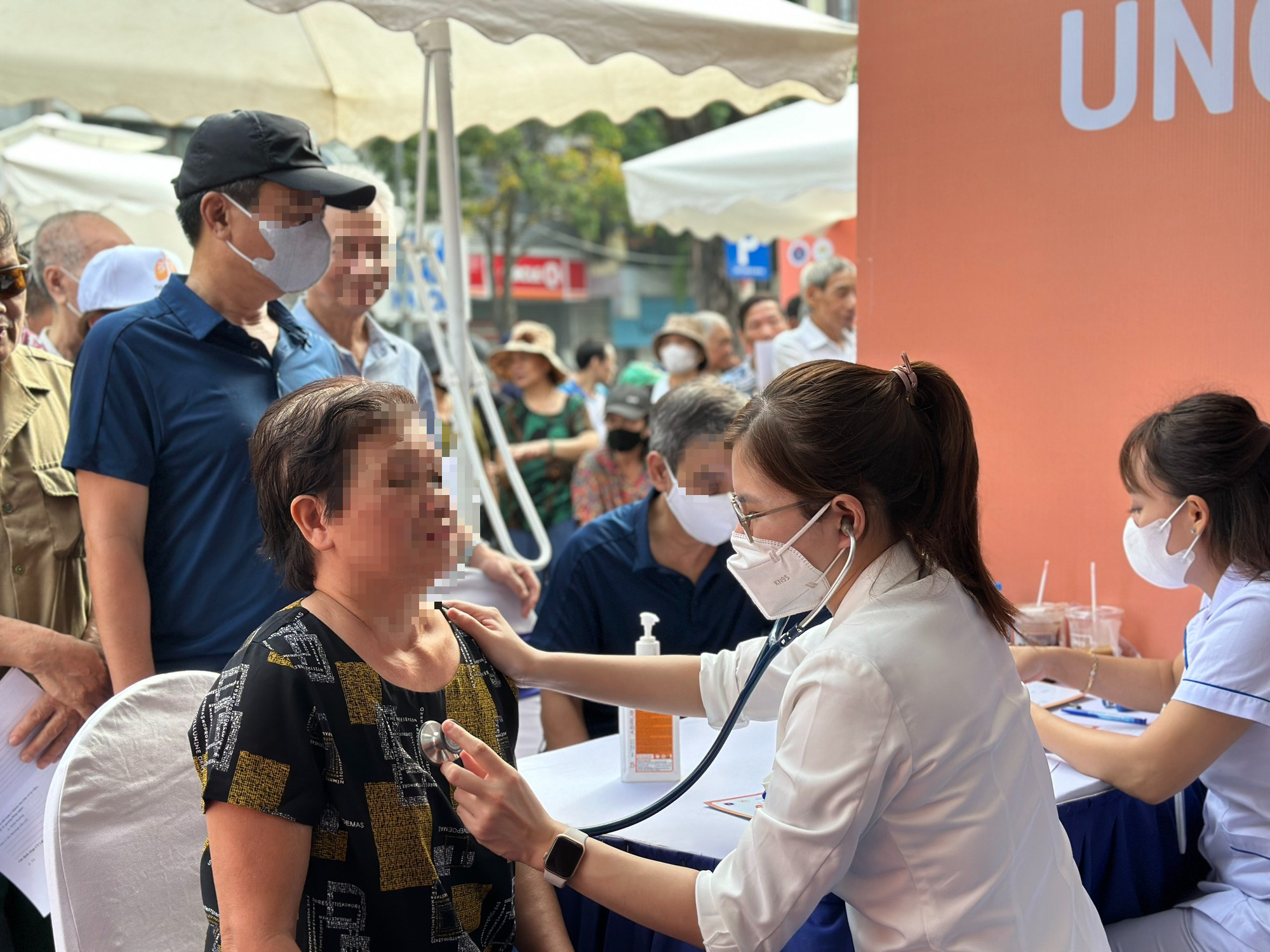 Bộ Y tế phê duyệt kế hoạch triển khai khám sức khoẻ miễn phí cho người dân, dữ liệu tích hợp VNeID- Ảnh 1.